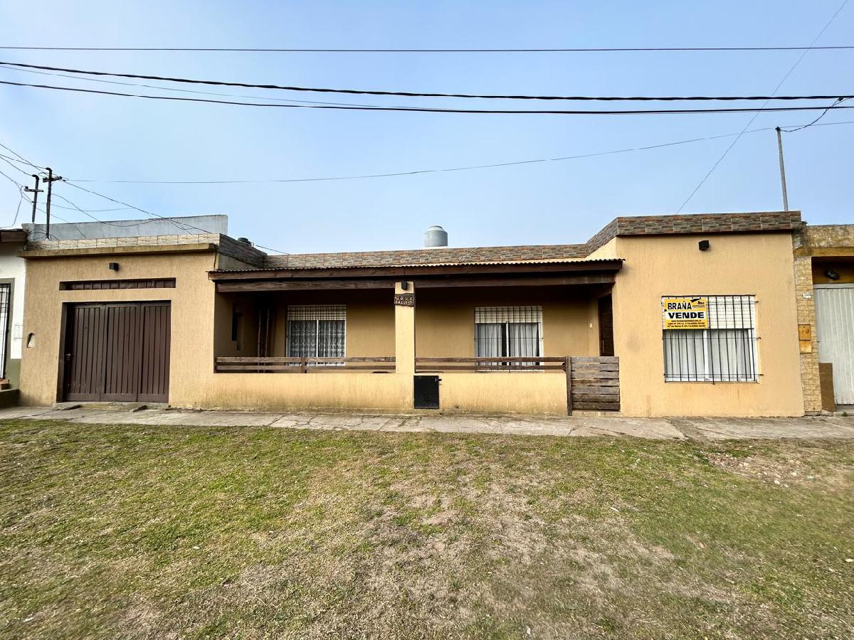 CASA DE  5 AMBIENTES - OPORTUNIDAD!! GAS NATURAL