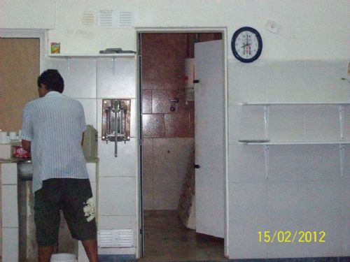 2 LOCALES - ESQUINA -