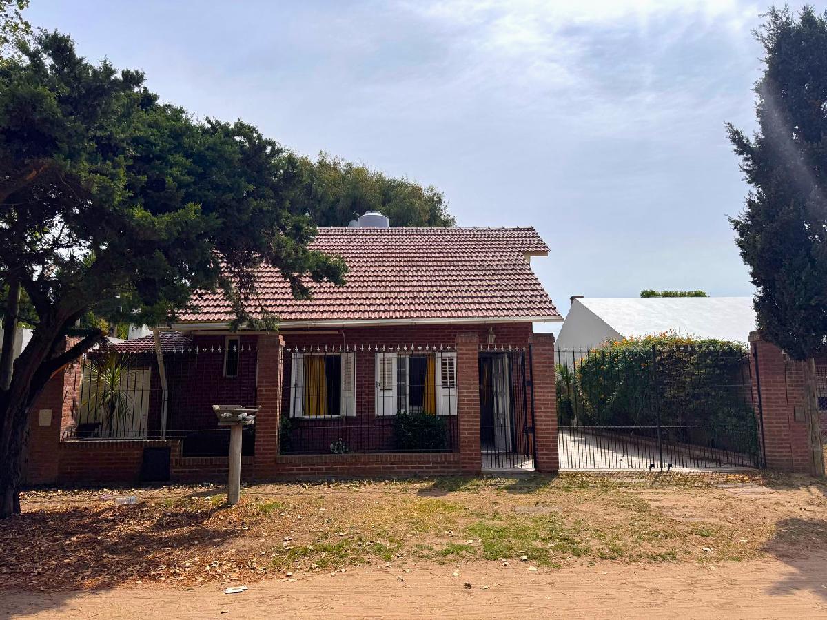 HERMOSA CASA DE 4 AMB. A 250 M DEL MAR
