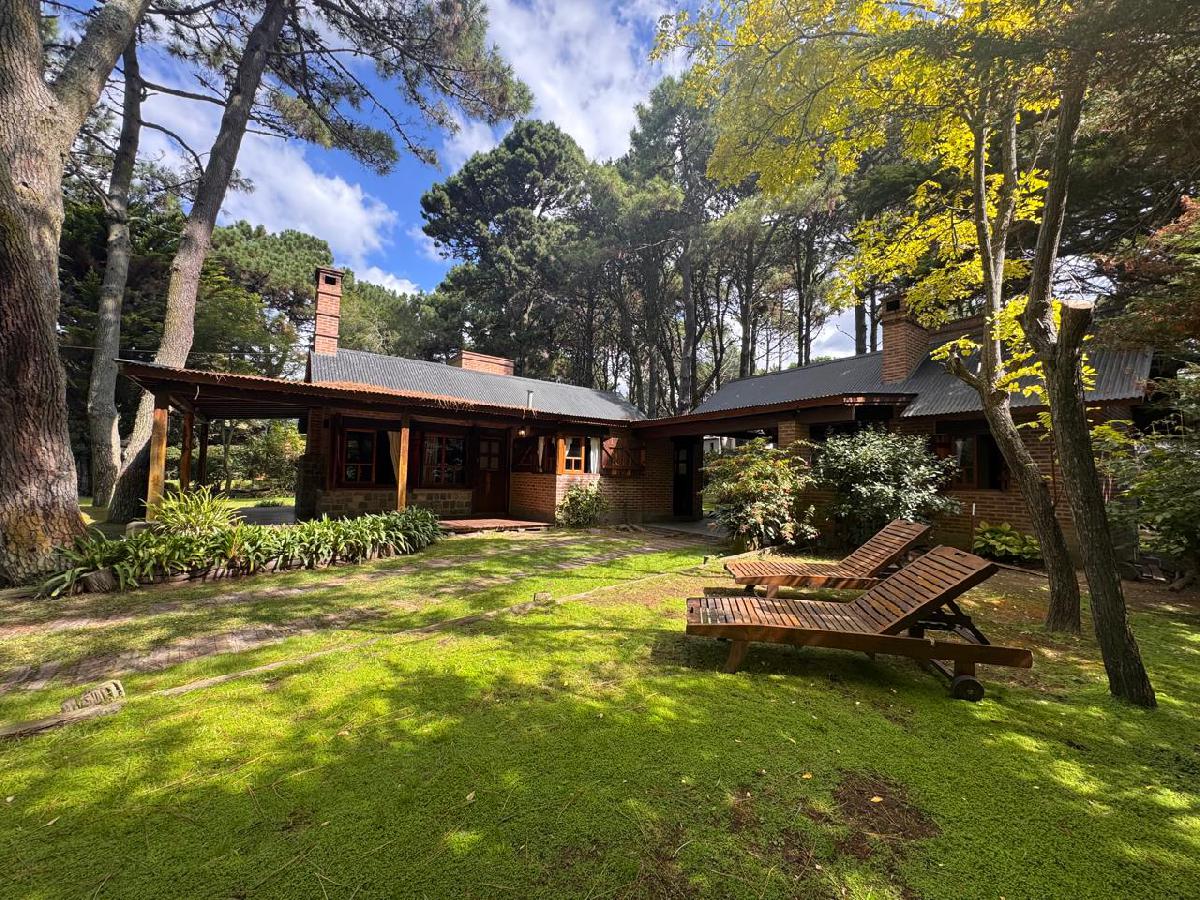 CASA DE 4 AMB SOBRE DOS LOTES