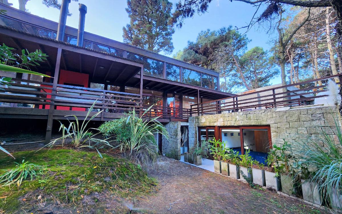 CASA DE CATEGORIA EN BARRIO LA RESERVA