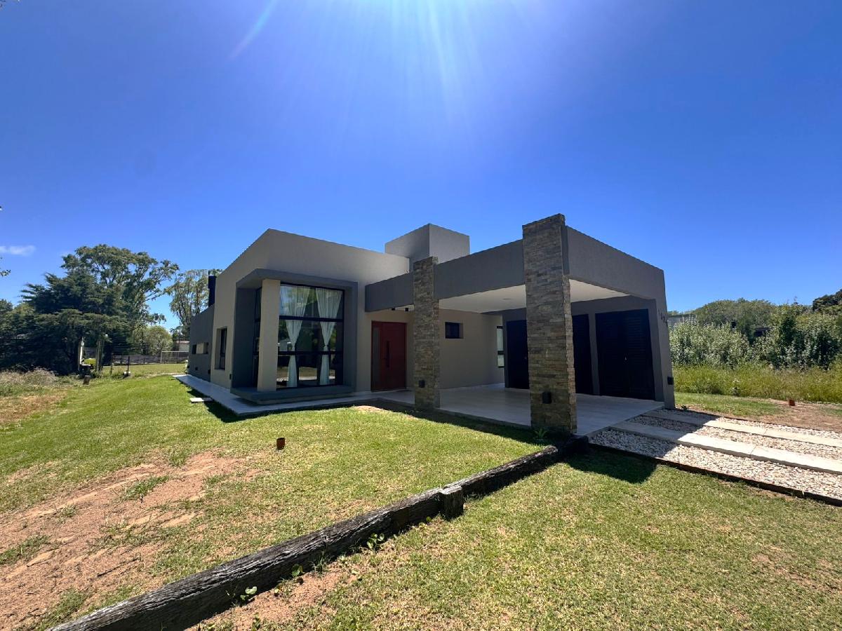 CASA DE 4 AMBIENTES A ESTRENAR