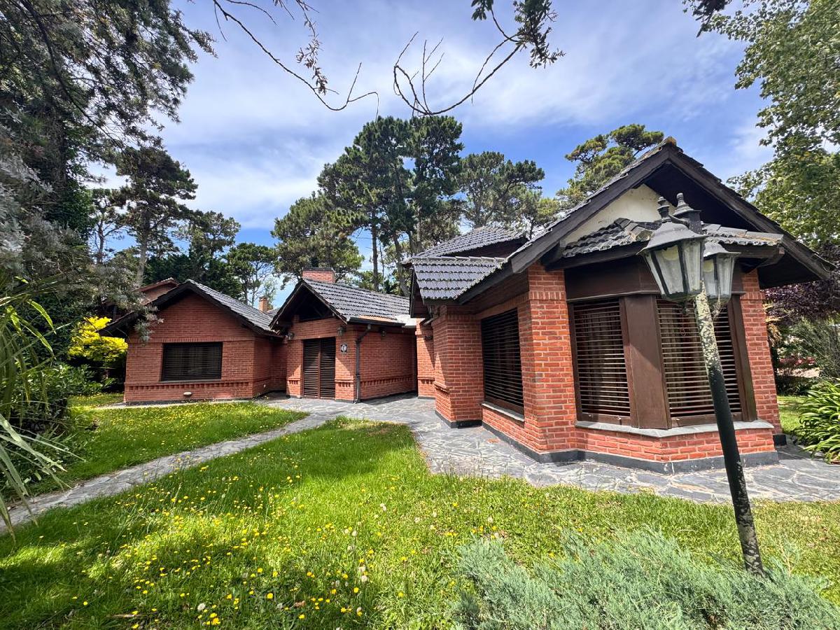 EXCELENTE CASA DE 4 AMBIENTES