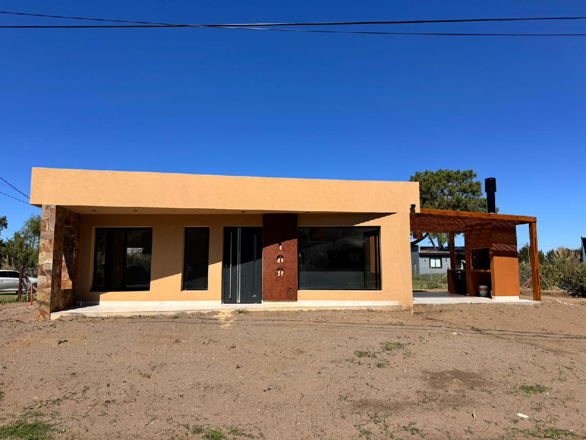 CASA DE 3 AMBIENTES A ESTRENAR