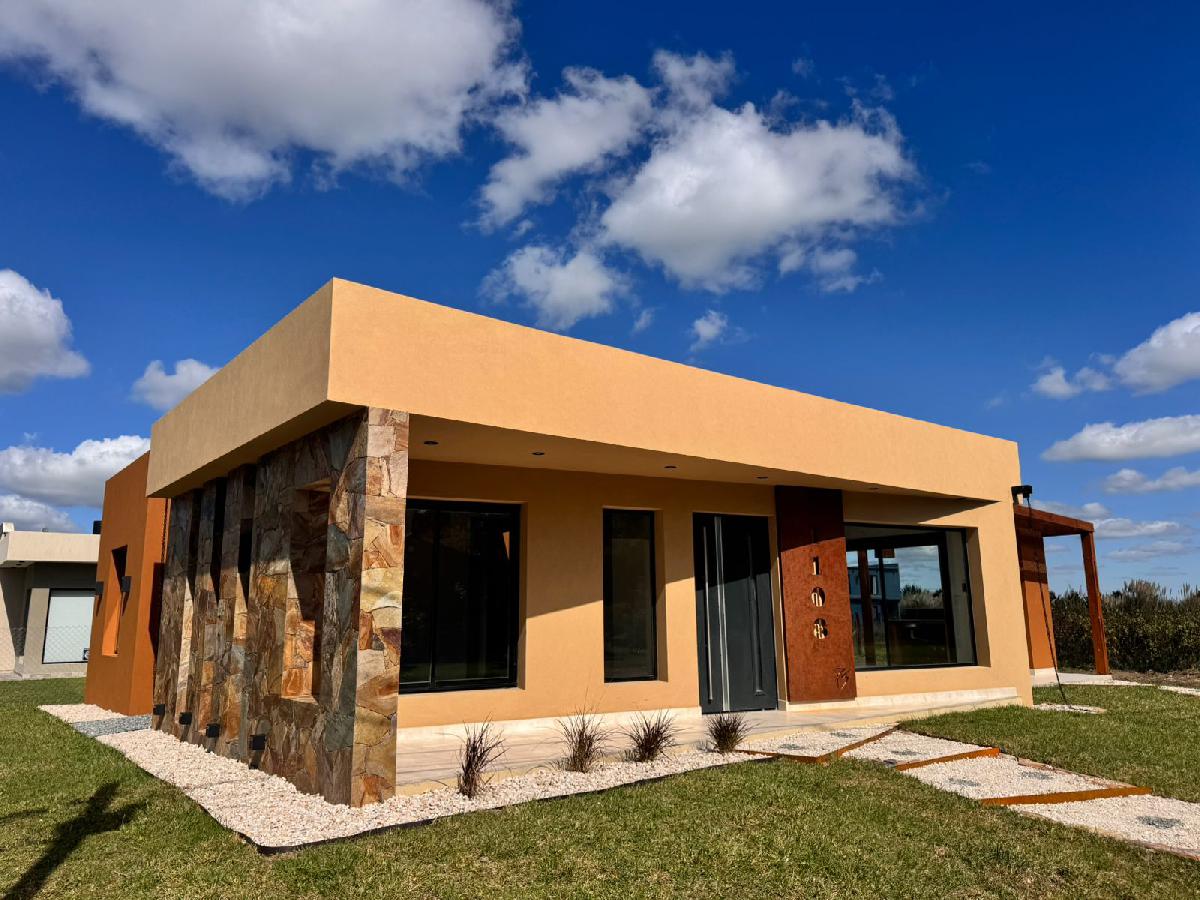 CASA DE 3 AMBIENTES A ESTRENAR