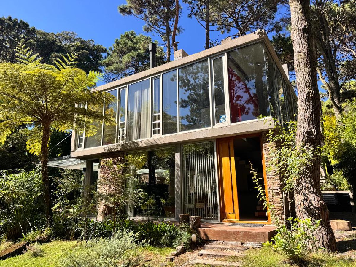 DOS LOTES + CASA DE 5 AMBIENTES EN BLOCK