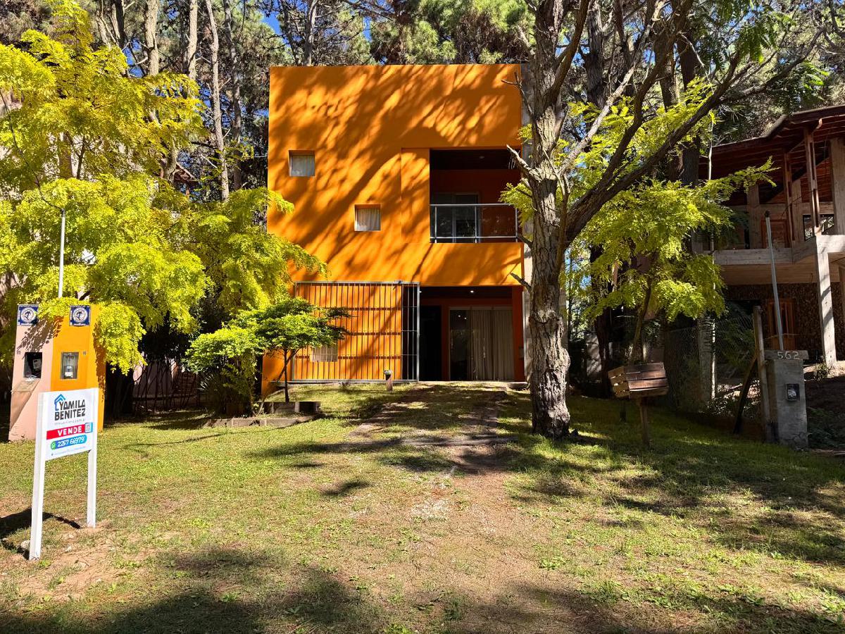 CASA DE 4 AMB EN BARRIO LA RESERVA