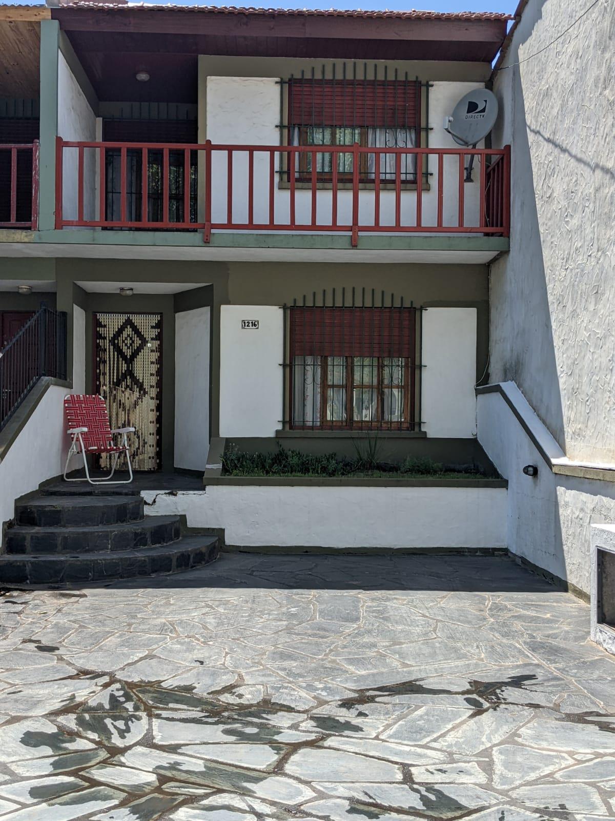 Chalet Amoblado con Balc�n a la Av. 7 y Financiaci�n | Las Toninas
