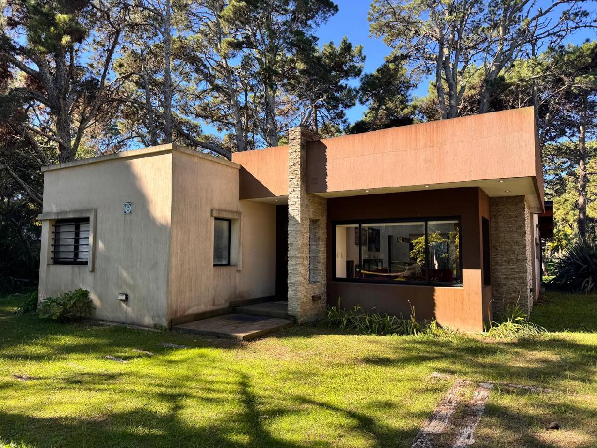 HERMOSA CASA DE 4 AMBIENTES