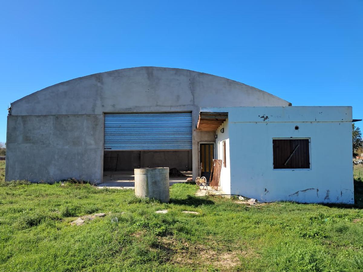 Galp�n en Alquiler: 225 m� con Oficina | Las Toninas