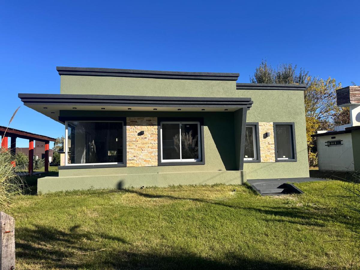 HERMOSA CASA DE 3 AMBIENTES