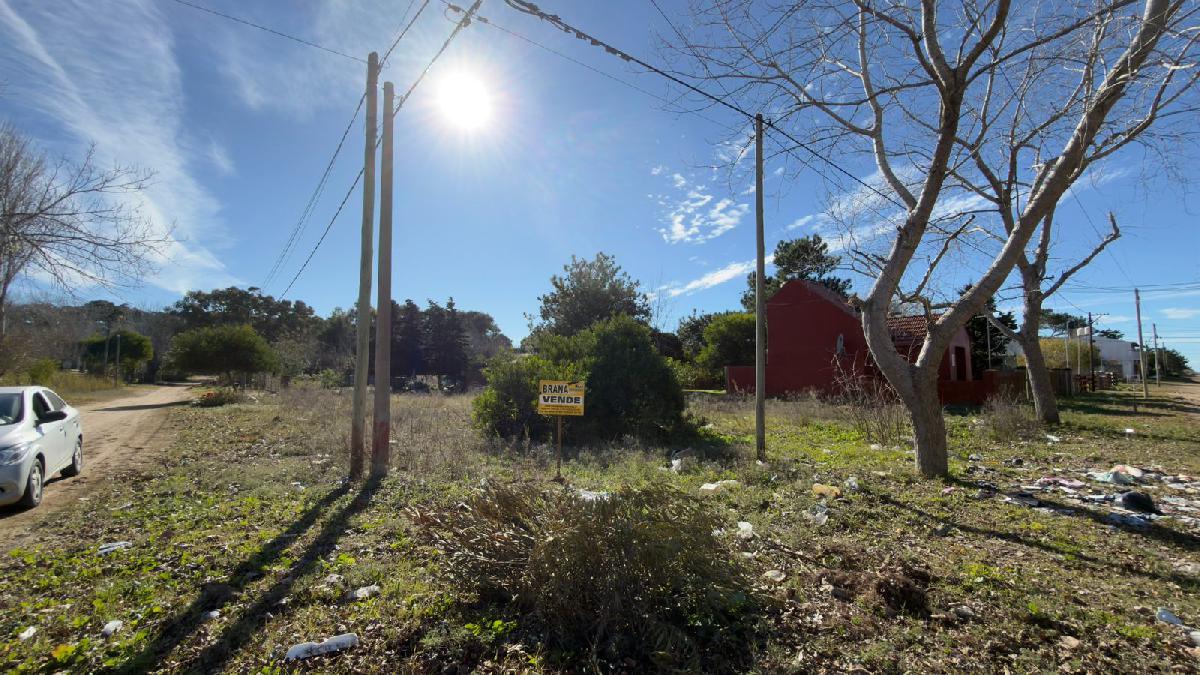 GRAN LOTE DE TERRENO EN ESQUINA -  BARRIO TALAS