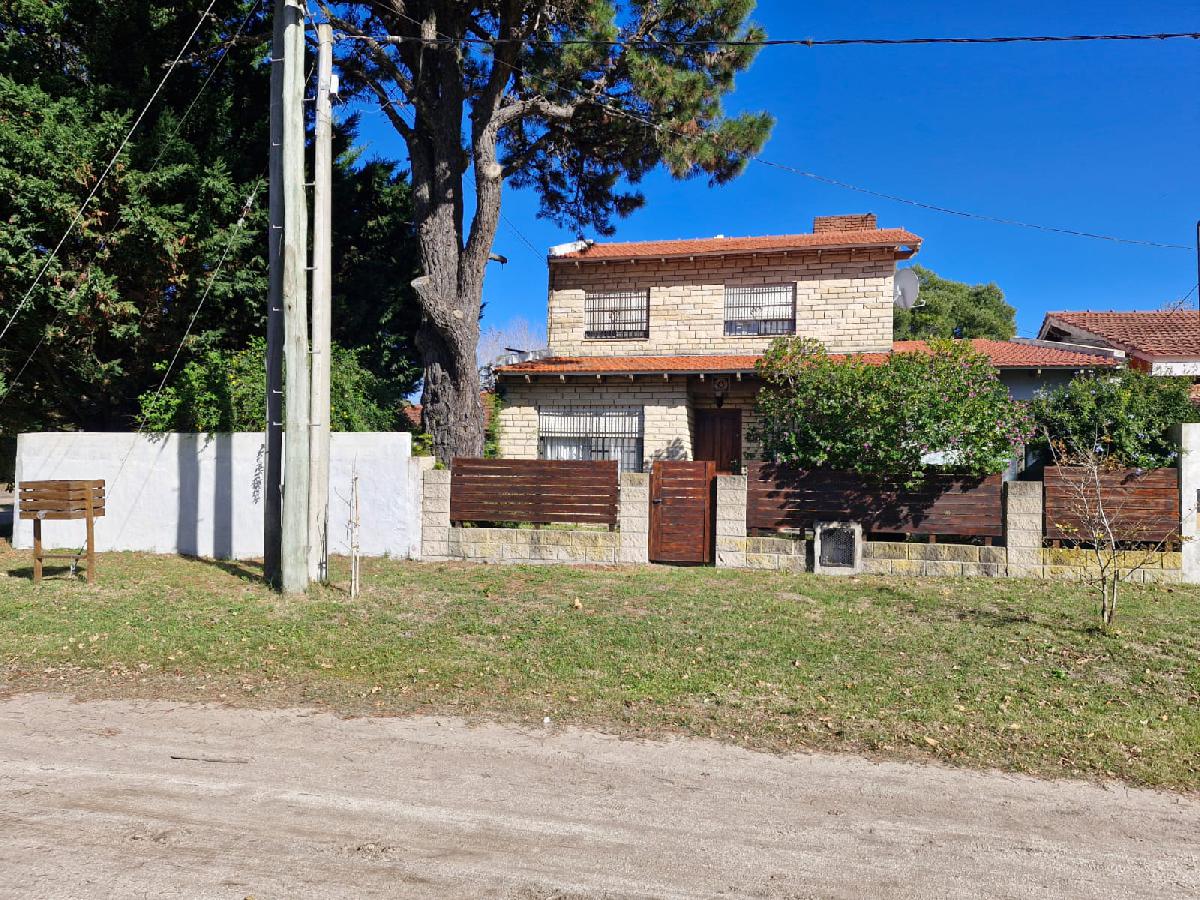 CHALET 5 AMBIENTES - FRENTE AL VIVERO