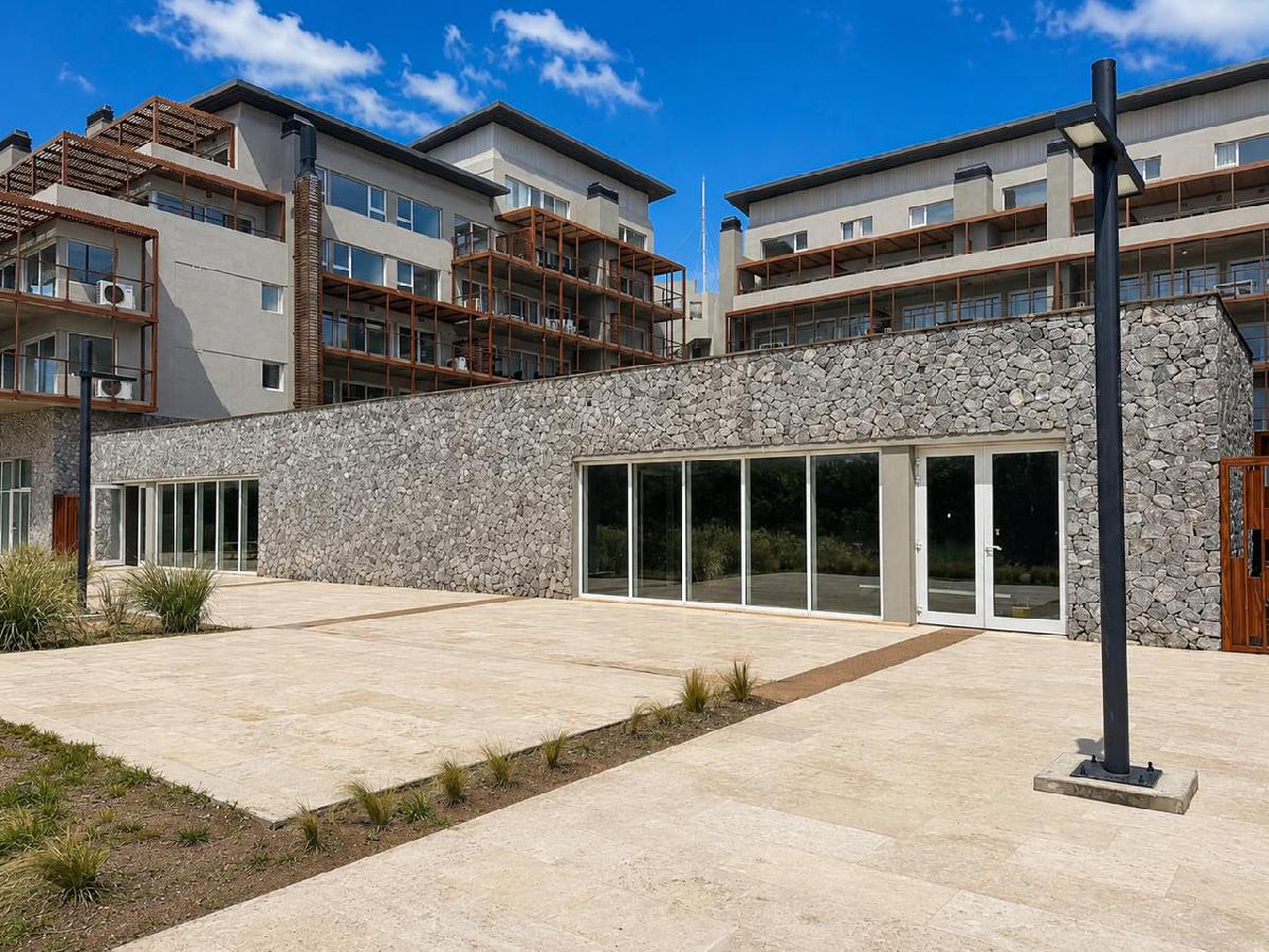 LOCAL EN ALQUILER ANUAL EN PASEO COMERCIAL Almarena, La Reserva
