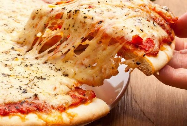 Pizzeada a beneficio de la Fiesta del Sol y la Familia