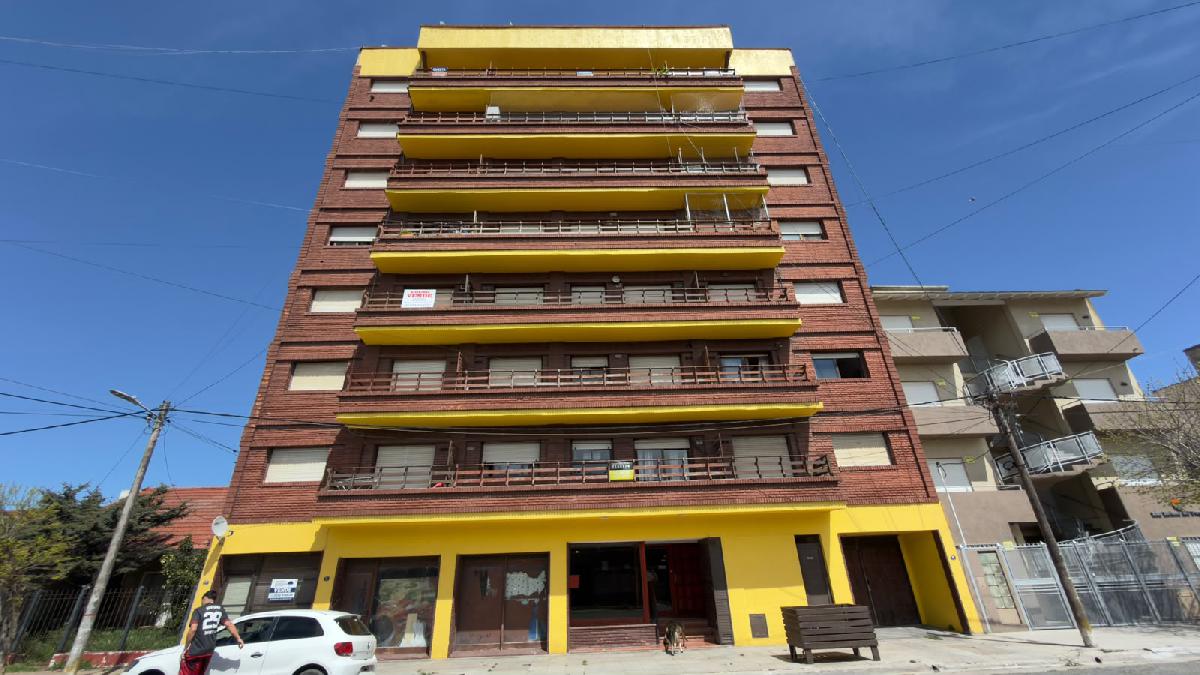 DEPTO 2 AMB CON GAS  NATURAL Y PATIO - PLENO CENTRO