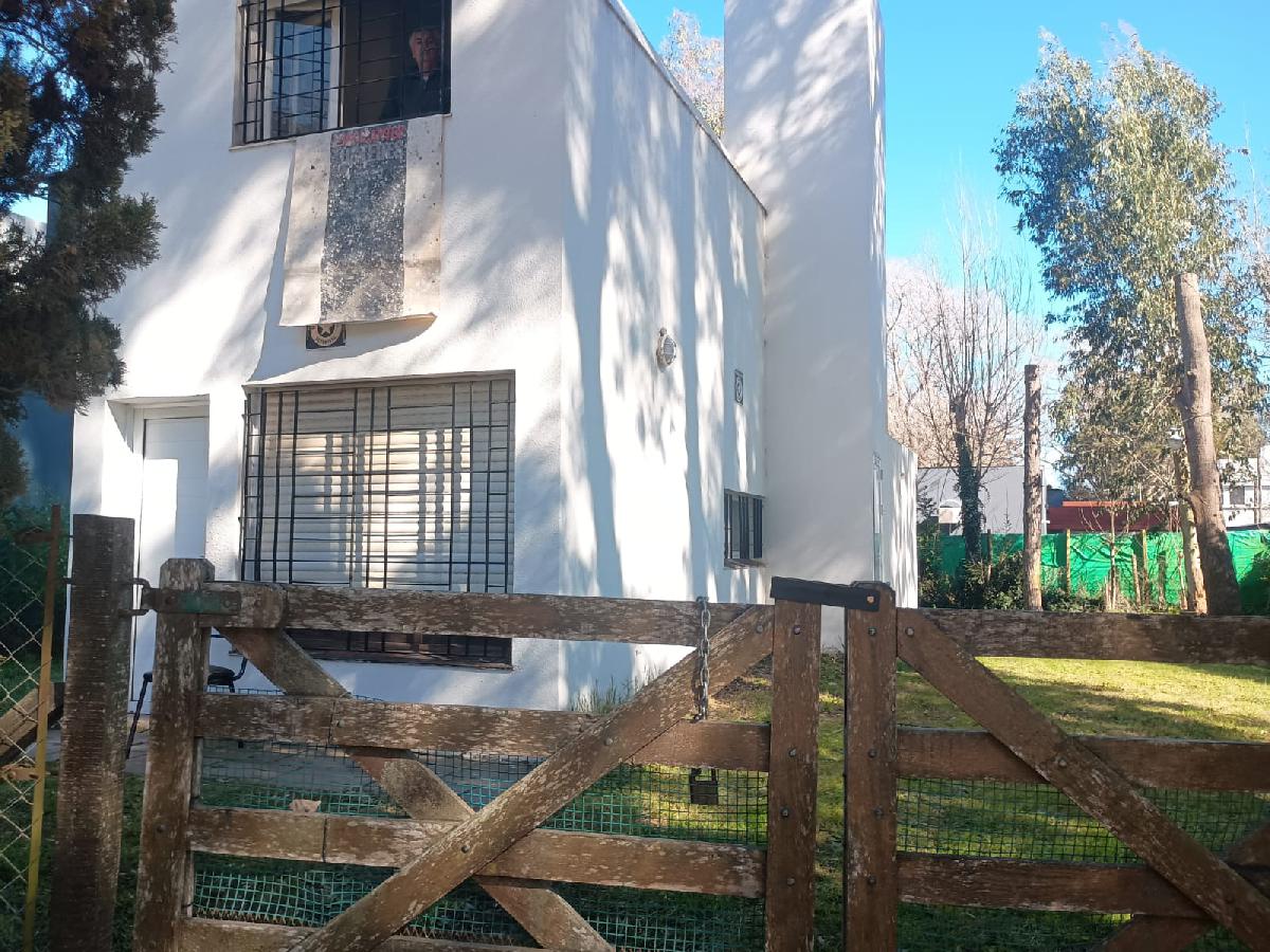 CASA SOLA EN LOTE