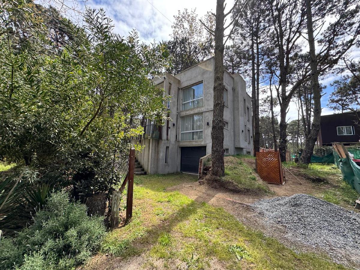 CASA DE 4 AMB. EN BARRIO LA RESERVA PARA 6 PAX