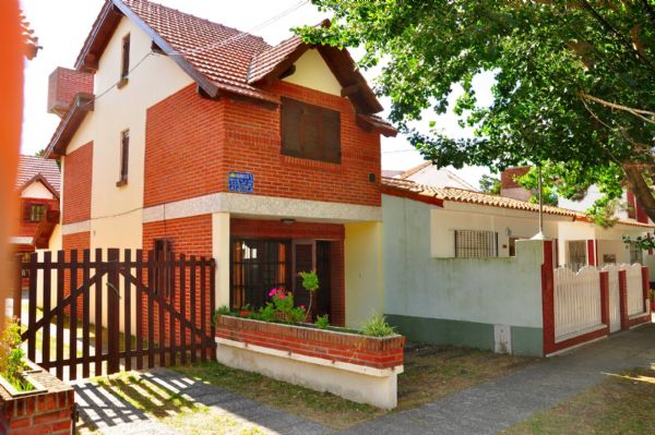 Excelente triplex en la Lucila del Mar