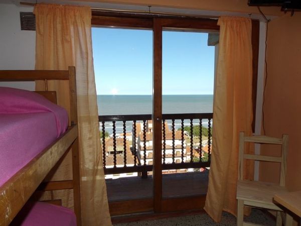 Dpto. a 1 cuadra del mar para 4 personas.