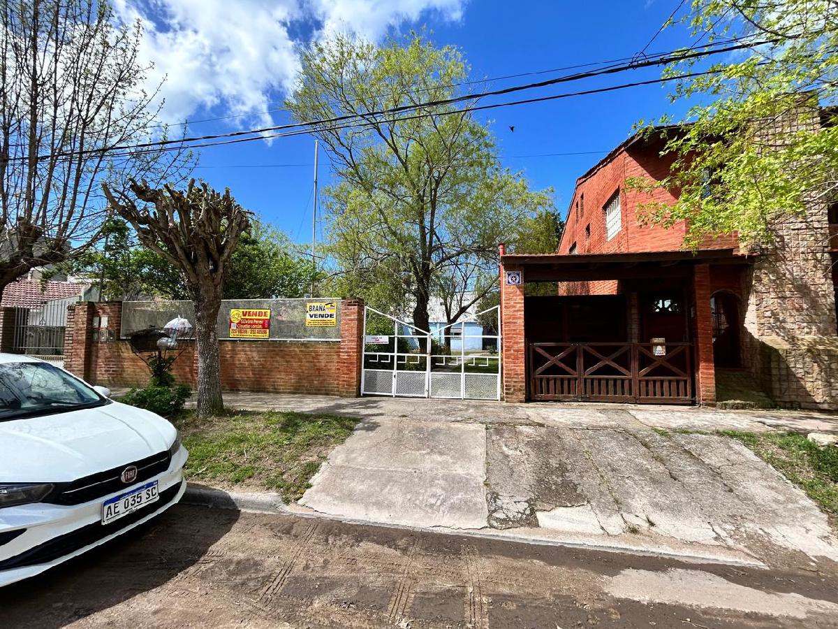 DEPTO 3 AMB  PB CENTRO CON  PATIO Y ESPACIO VEHICULAR
